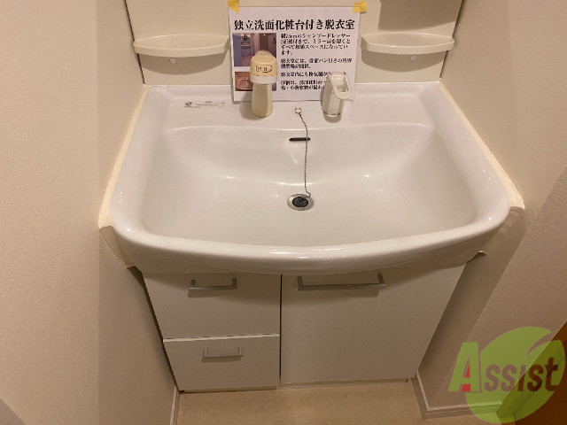 洗面設備　忙しい朝の味方、独立洗面台があるのは嬉しいですね。