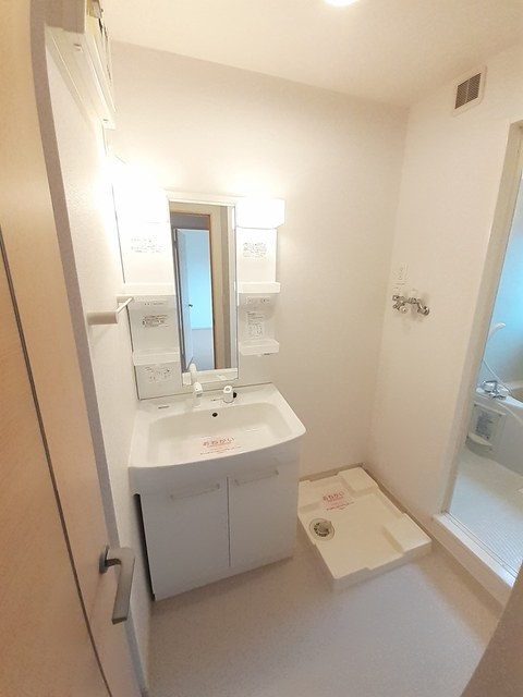 洗面設備　温水シャワーで朝シャンもOK