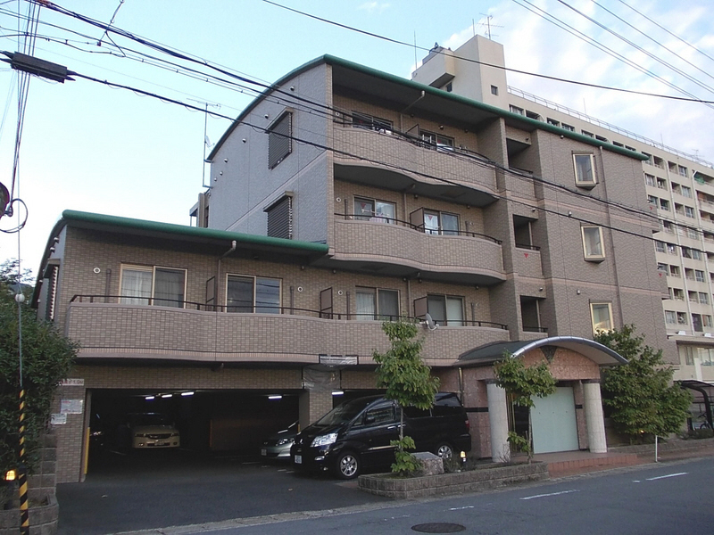 シャルト椥辻の建物外観