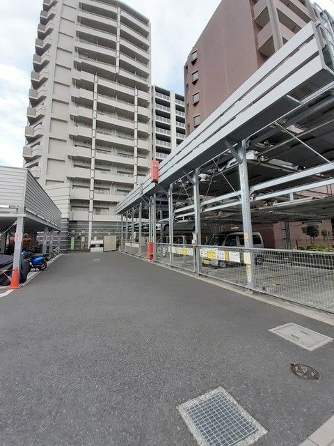 【青梅市河辺町のマンションの駐車場】