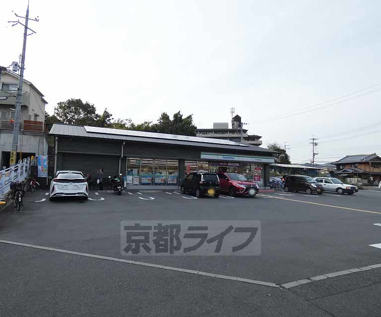 【京都市伏見区石田大山町のアパートのコンビニ】