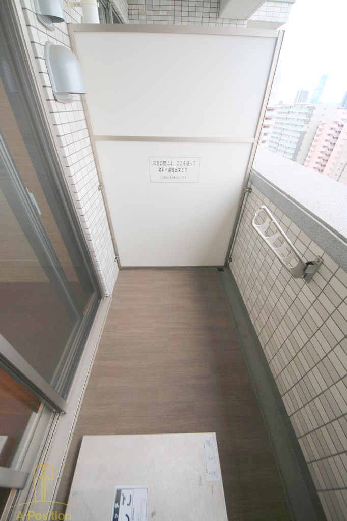 バルコニー　プレジオ難波ASIAN