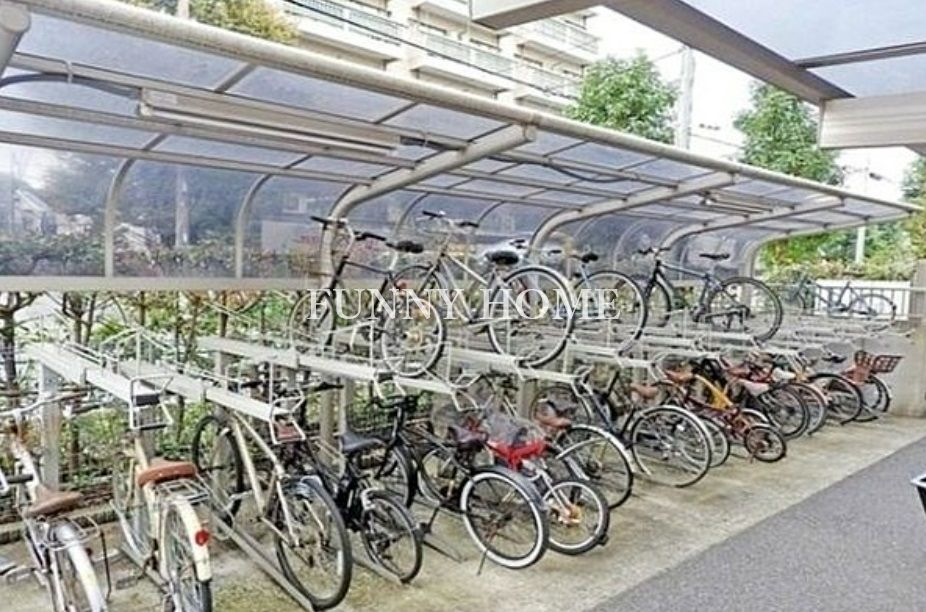 【世田谷区若林のマンションの駐車場】