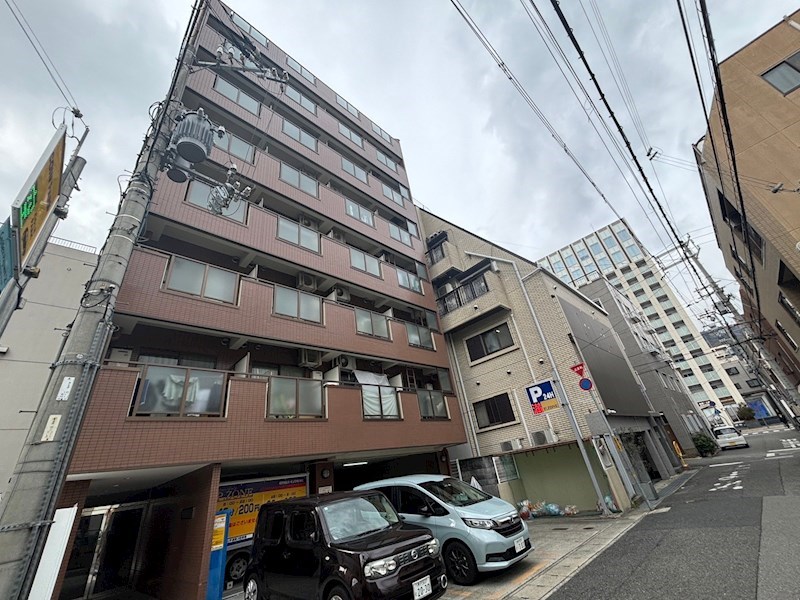 神戸市中央区下山手通のマンションの建物外観