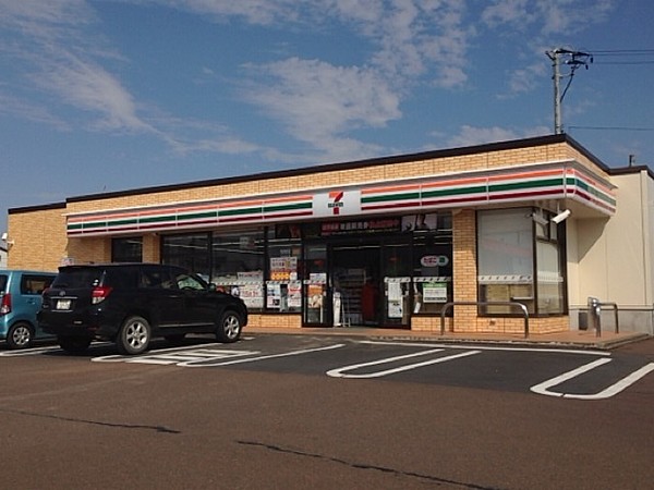 コンビニ　セブンイレブン三条西本成寺店（コンビニ）まで723m