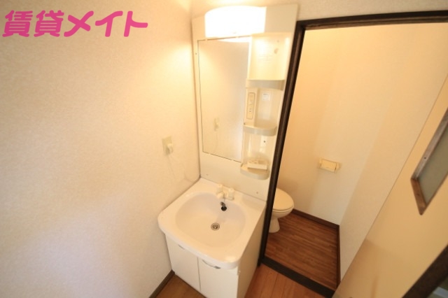 洗面設備　別部屋同タイプ