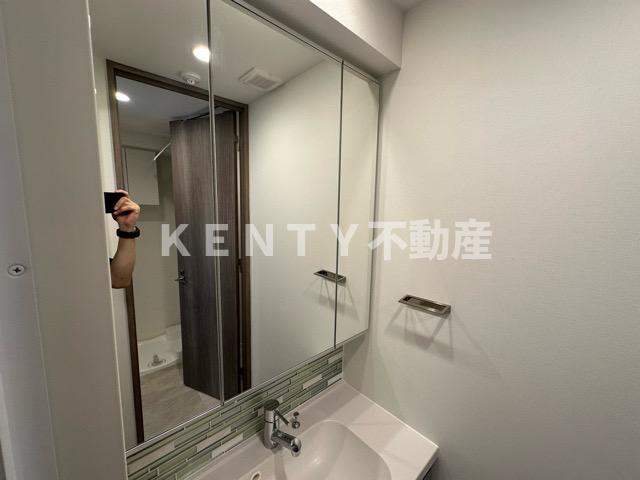 洗面設備　明るい洗面所です