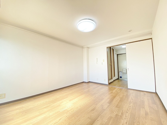 居室・リビング　広々８帖