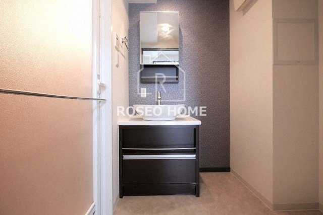 洗面設備　同マンション別部屋：参考写真