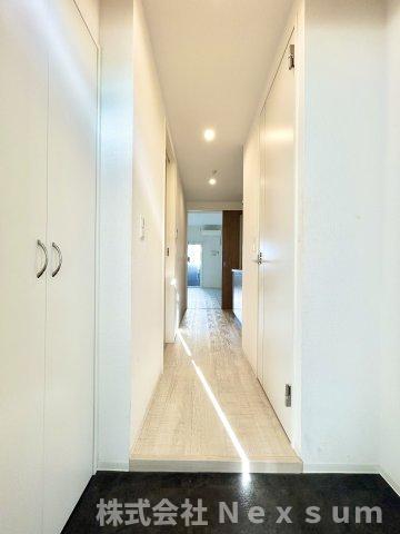 玄関　収納もある玄関です