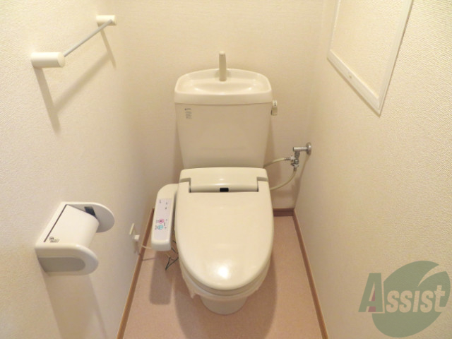 トイレ　こちらはトイレです。清潔感があり、安心して使用できます。