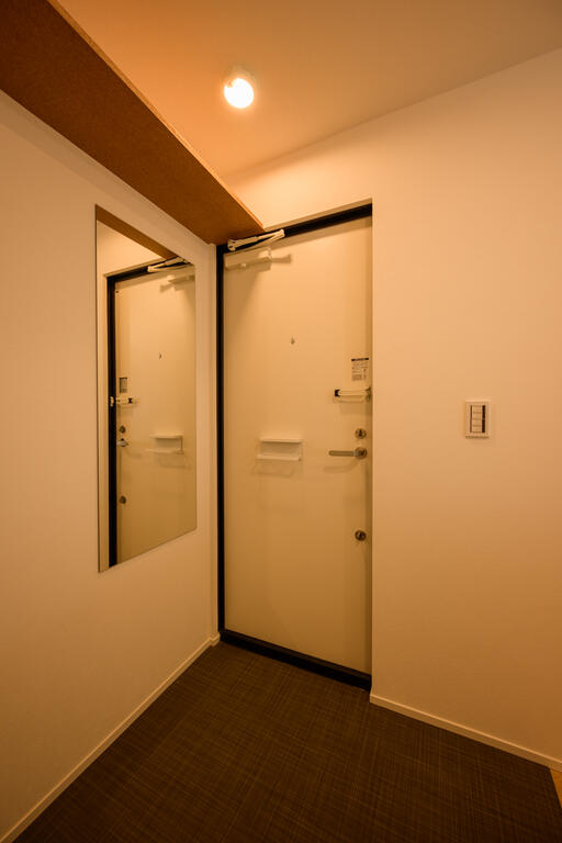 玄関　姿見付き