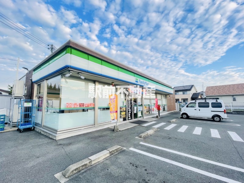 コンビニ　ファミリーマート大川やまざくら通り店（コンビニ）まで400m