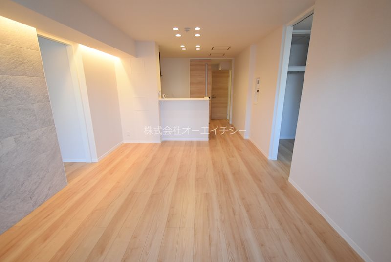 居室・リビング　同物件別部屋