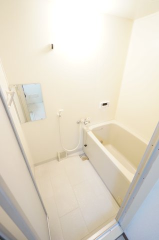 バス・シャワールーム　※同物件・反転タイプの写真です。