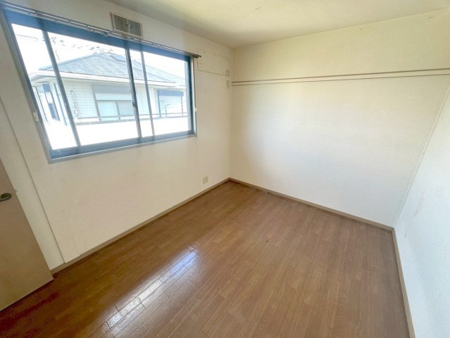 居室・リビング　このお部屋でゆったりとした和の心を感じてみましょう。