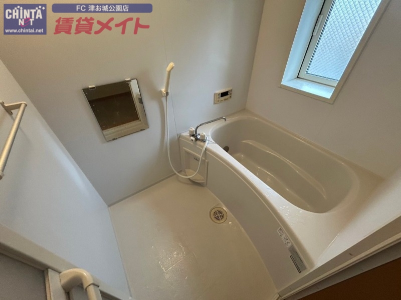 バス・シャワールーム　同物件別部屋写真