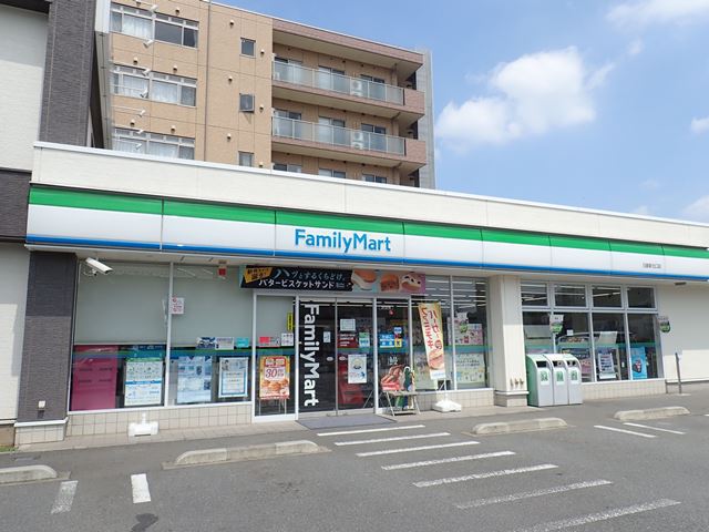 コンビニ　ファミリーマート（コンビニ）まで493m