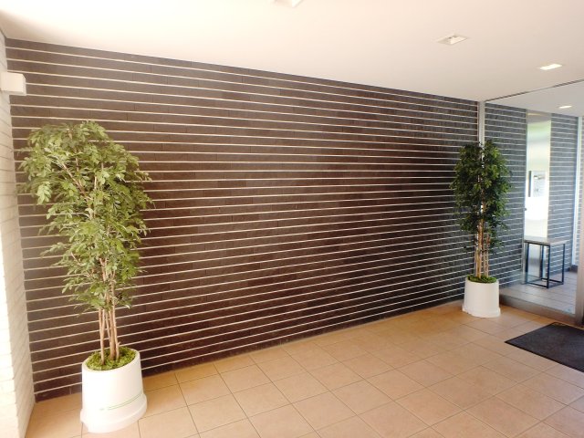 エントランス　エントランスを抜け、パティオへ♪