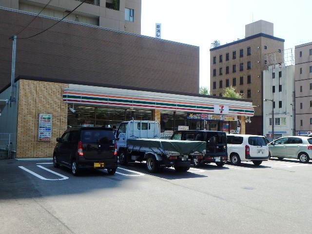 コンビニ　セブン-イレブン 新潟寄居町店（コンビニ）まで726m