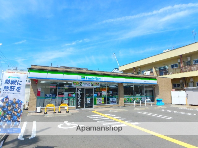 コンビニ　ファミリーマート（コンビニ）まで620m