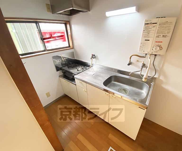 キッチン　収納スペース有り