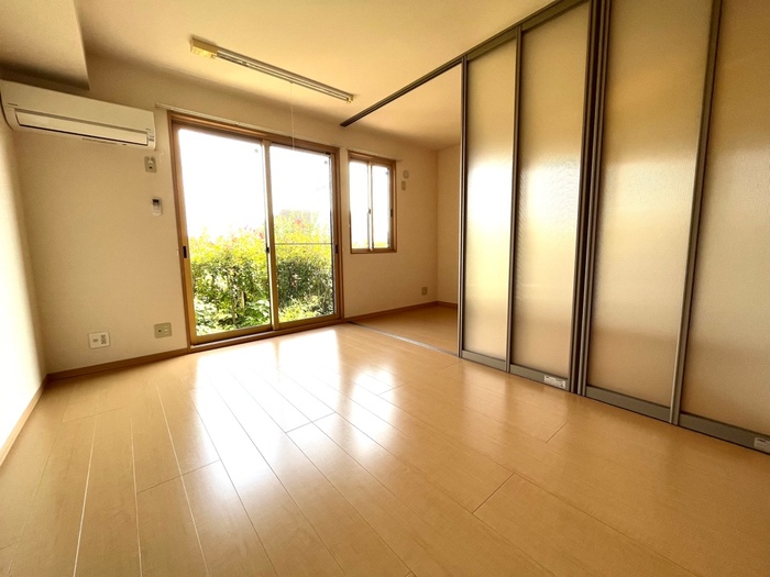 居室・リビング　こちらのリビングで趣味の時間をお楽しみください