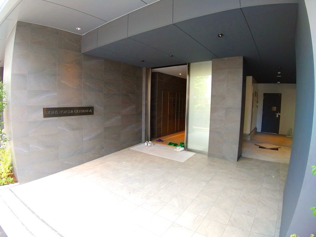 エントランス　エントランス