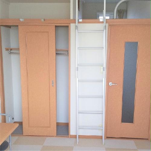 収納　クローゼットに大容量のロフトもありたっぷり収納できます