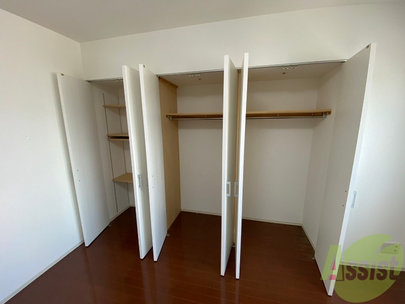 収納　ウォークインクローゼットです。お洋服も沢山入りそうですね。