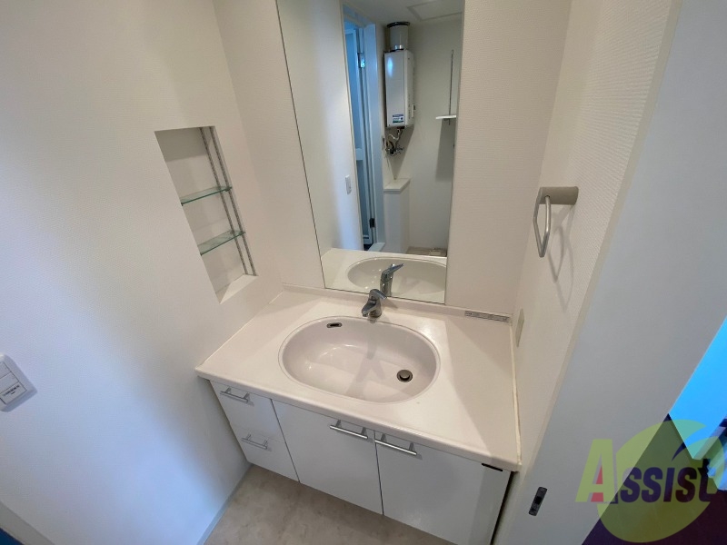 洗面設備　独立洗面台です。身支度はここでばっちりですね。