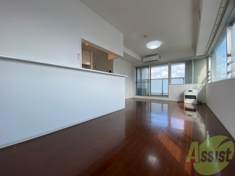 居室・リビング　広くてキレイなお部屋が広がっていて、充実した生活が送れそう。