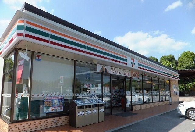 コンビニ　セブンイレブン（コンビニ）まで400m