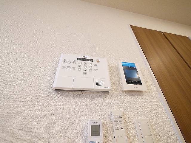 セキュリティ　お顔が見えるモニター付きインターホンで安心。