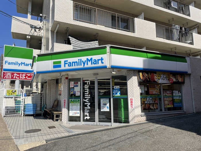 コンビニ　ファミリーマート一社駅北（コンビニ）まで30m