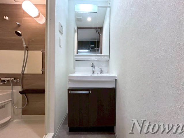 洗面設備　独立洗面化粧台付き