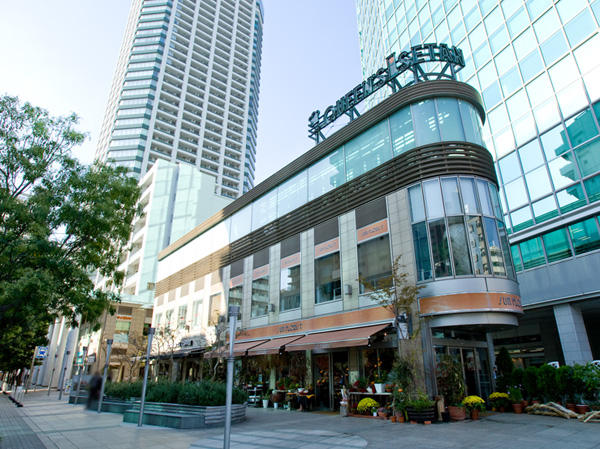 スーパー　クイーンズ伊勢丹白金高輪店（スーパー）まで381m