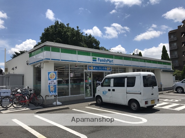 コンビニ　ファミリーマート（コンビニ）まで586m