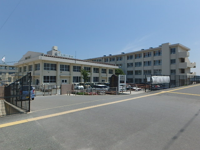 小学校　福岡市立小学校元岡小学校（小学校）まで1068m
