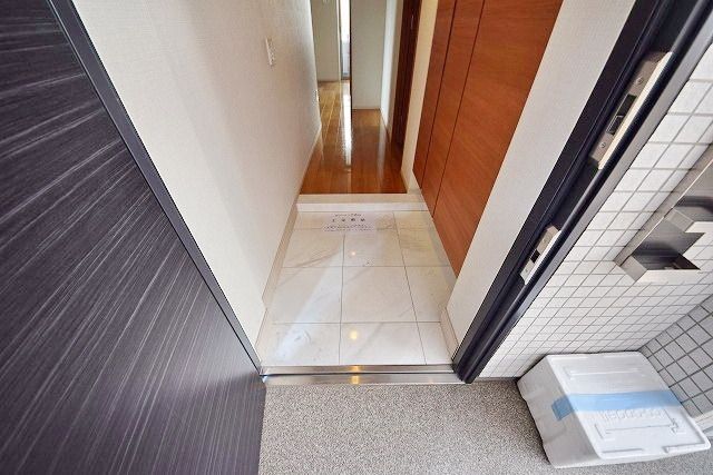 玄関　タウンハウジング府中店まで