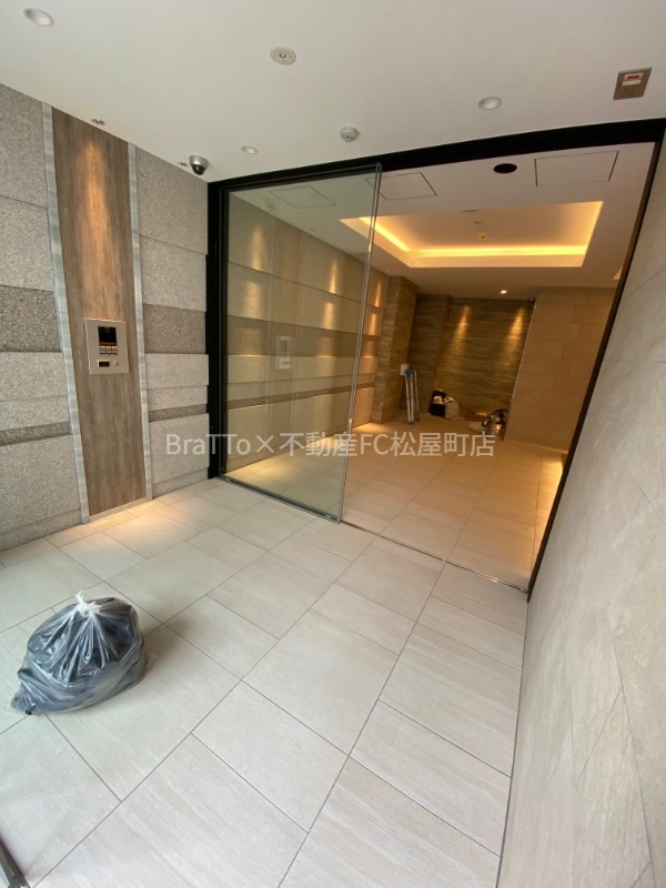 エントランス　マンション共用部分（オートロック付き）