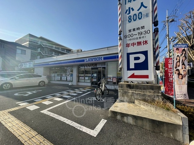 コンビニ　ローソン　吹田千里山東四丁目店（コンビニ）まで528m