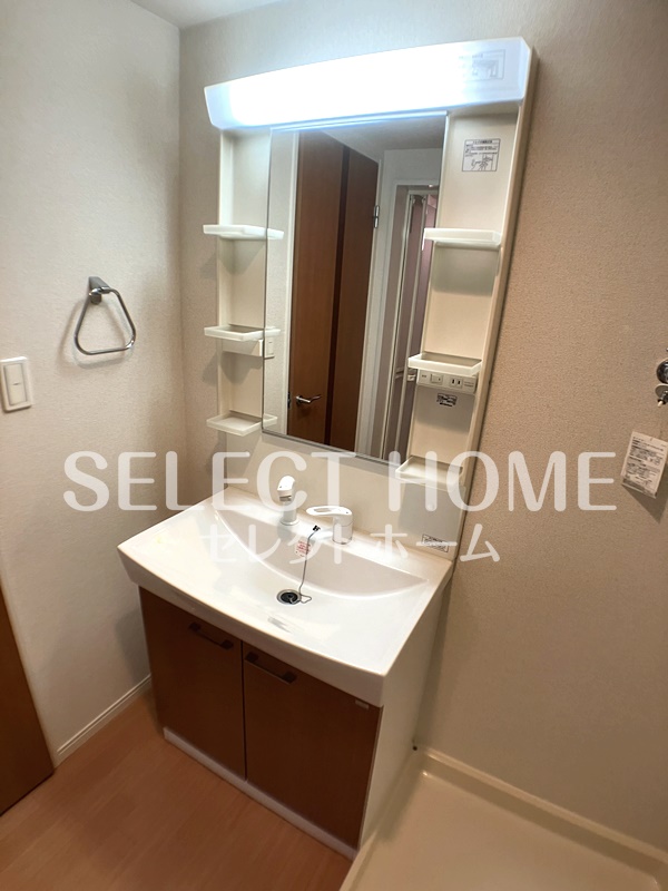 洗面設備　朝の支度にも助かる、独立の洗髪洗面化粧台