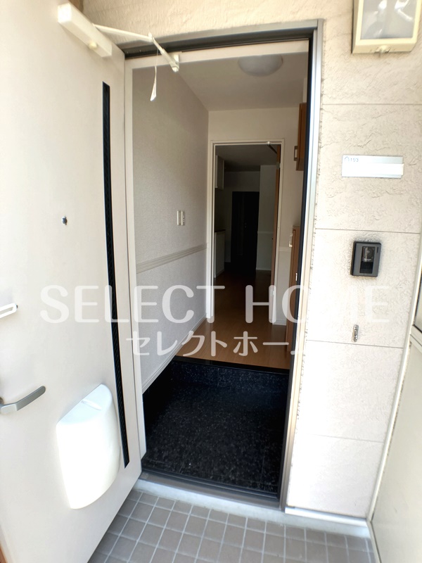 玄関　収納もある玄関です