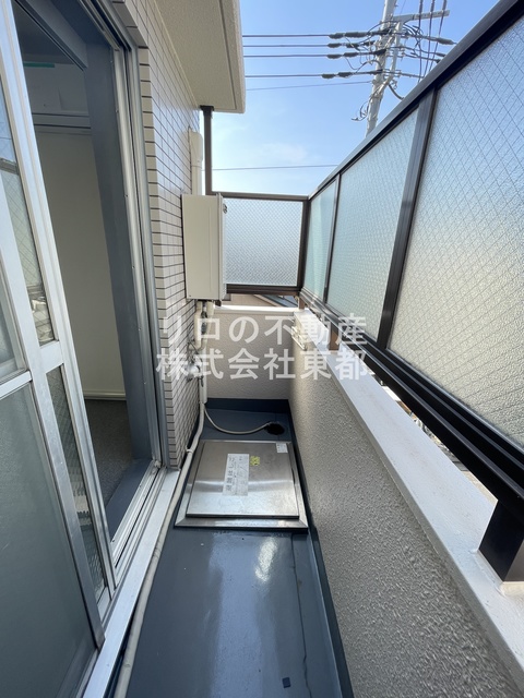 バルコニー　バルコニーがあるので洗濯物を太陽の下で干すことができます♪