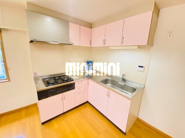 キッチン　Ｌ型の大型システムキッチンです