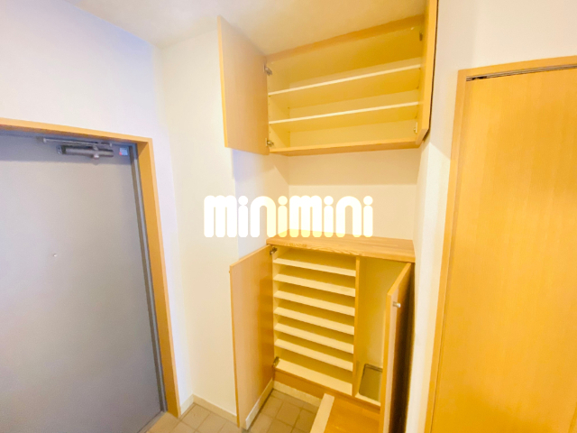 玄関　下駄箱も完備しております