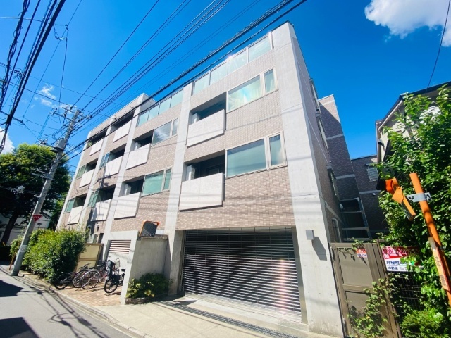 建物外観　閑静な住宅街の低層マンション