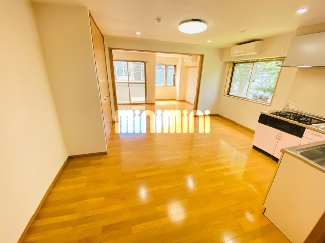 居室・リビング　南向きでリビングまで明るいお部屋