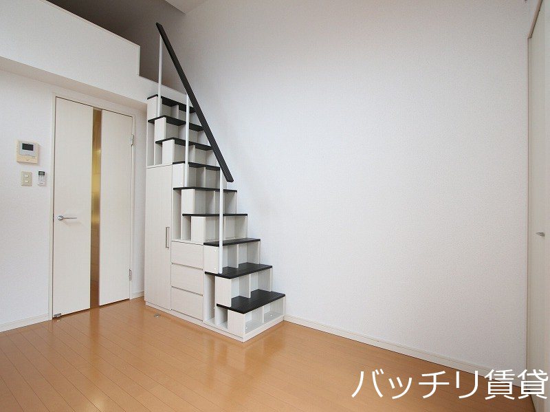 居室・リビング　同型タイプの為、現状を優先いたします。